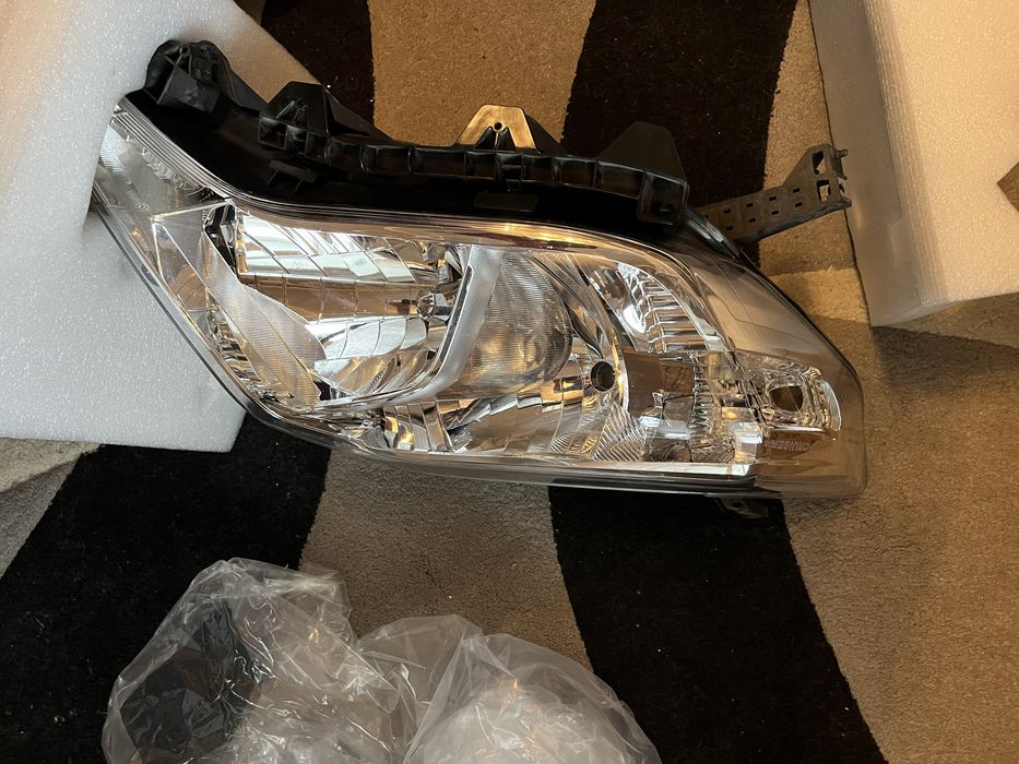 Фари Toyota Land Cruiser Prado 150 оригинал