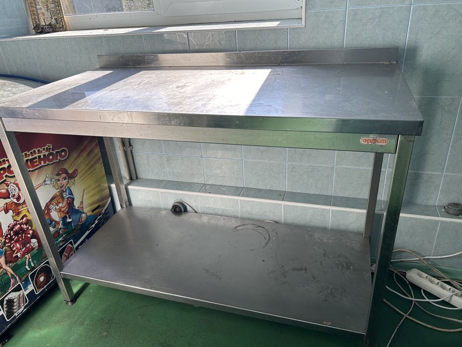 Меблі з нержавійки в гарному стані