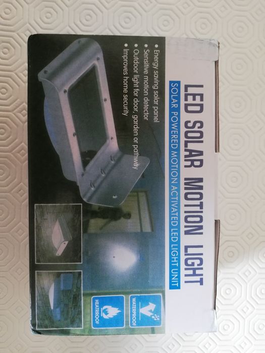Candeeiro solar com sensor de luz e movimento