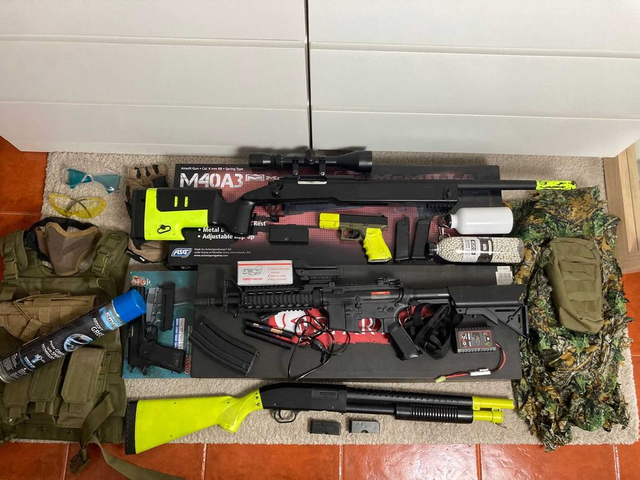 Airsoft - M4 Eléctrica + Red dot + Baterias + carregador