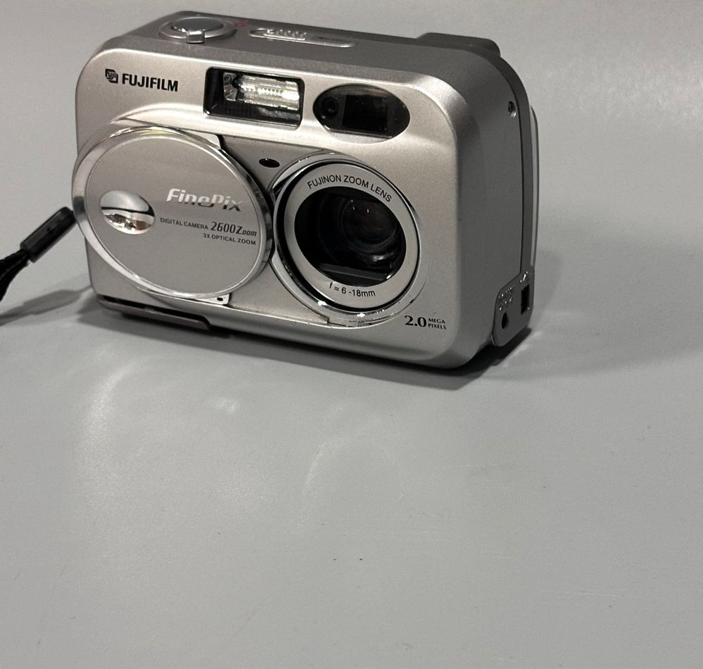 Aparat Cyfrowy Fujifilm Finepix 2600 2 MP 3X Zoom idealny stan Japan