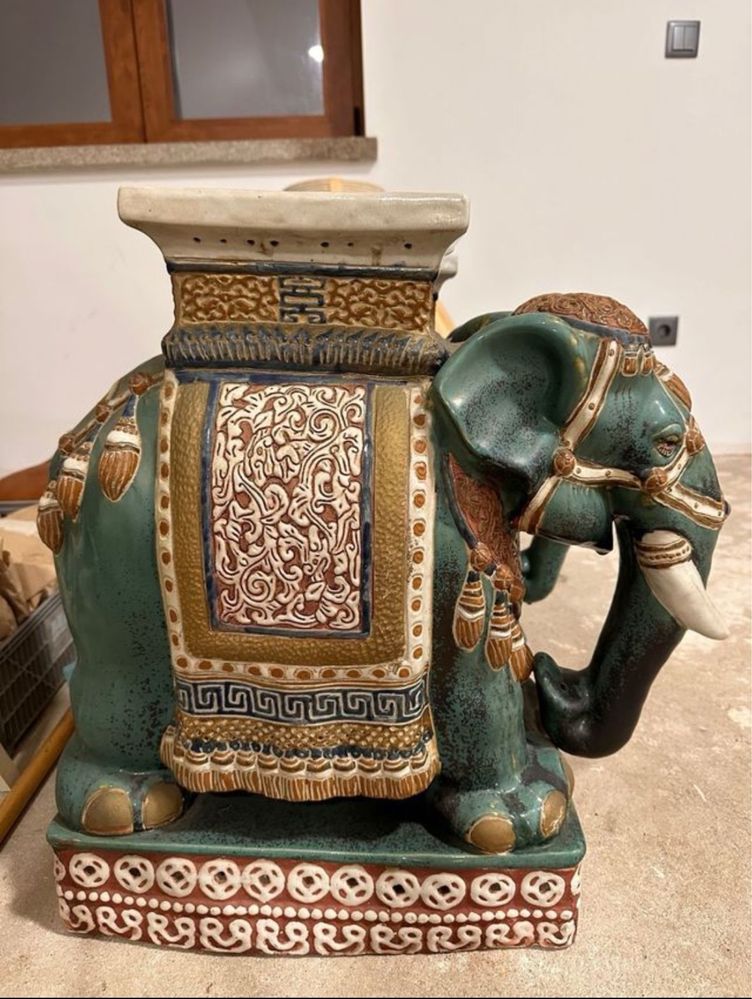 Estátuas elefante