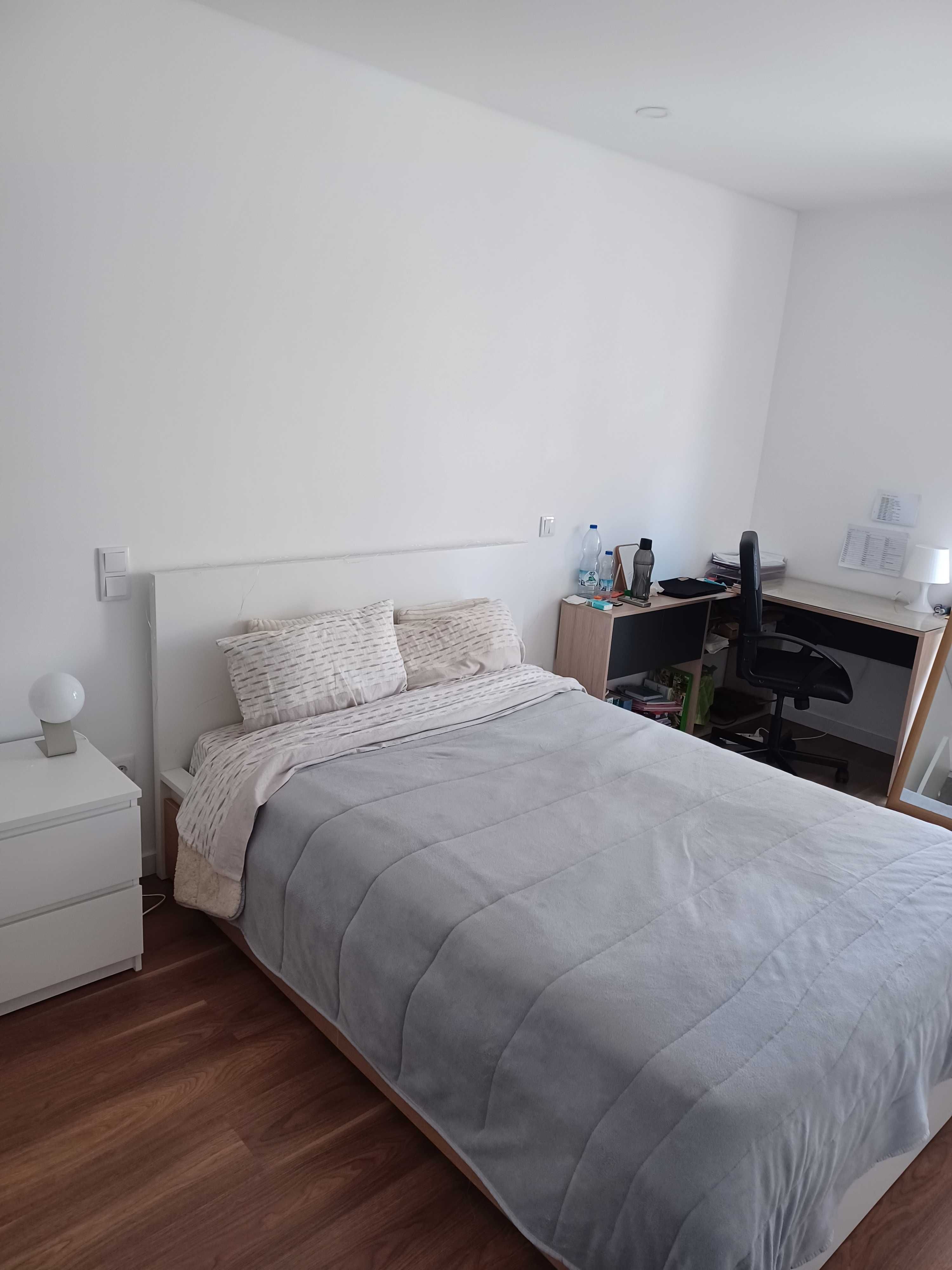 Alugo dois quartos a estudantes em apartamento  renovado e mobilado
