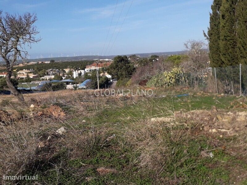 Lote de Terreno com viabilidade de construção em Ferrel, Luz, Lagos