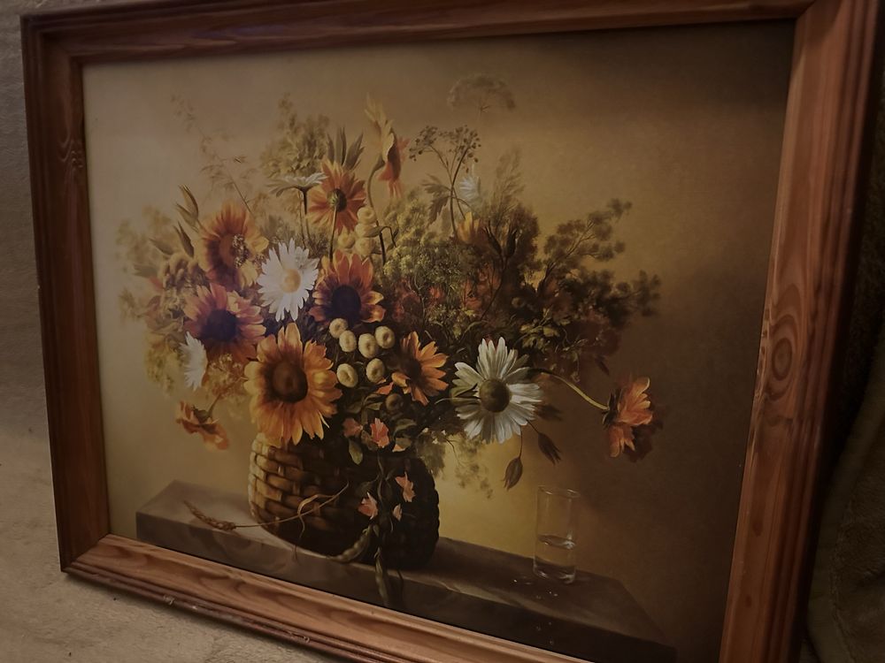 Obraz w drewnianej ramie kwiaty w wazonie na stole! Polecam!