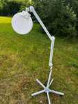 Lampa kosmetyczna stojąca z lupą nr 5
