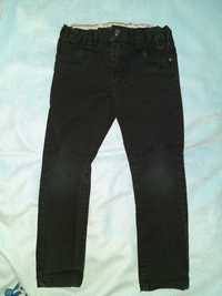 Czarne eleganckie  spodnie slim okaidi 116