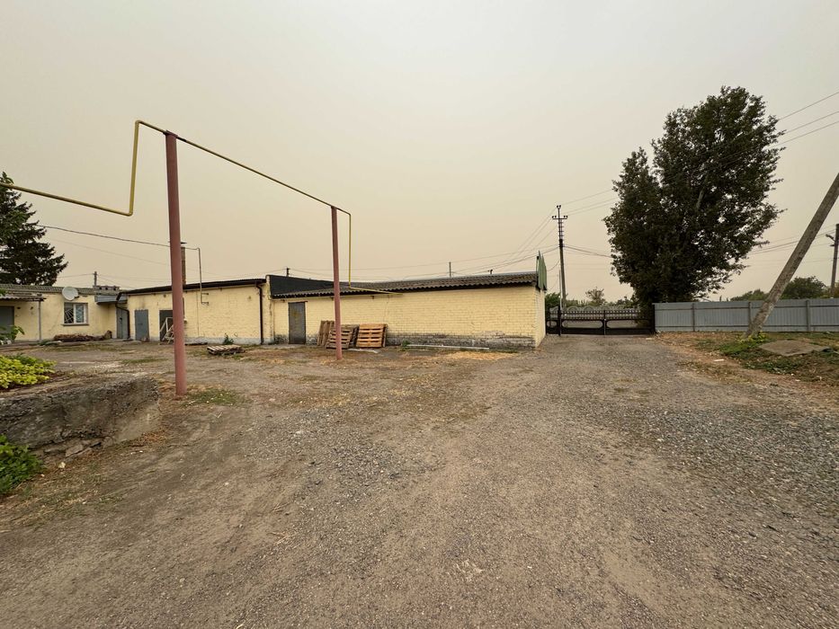 Фасадне приміщення в с. Червона Слобода