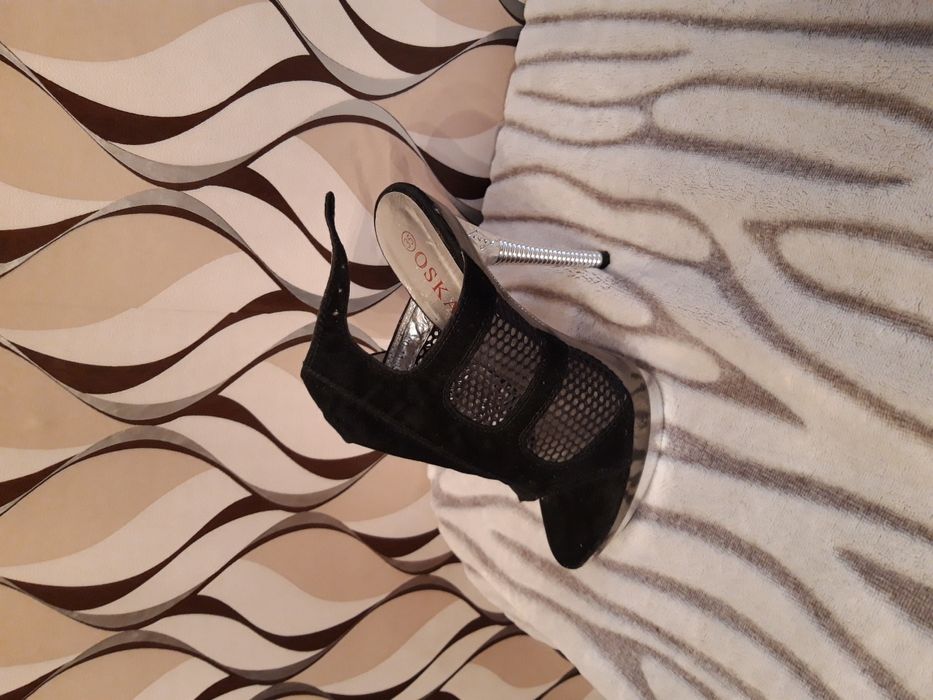 Продам босоніжки