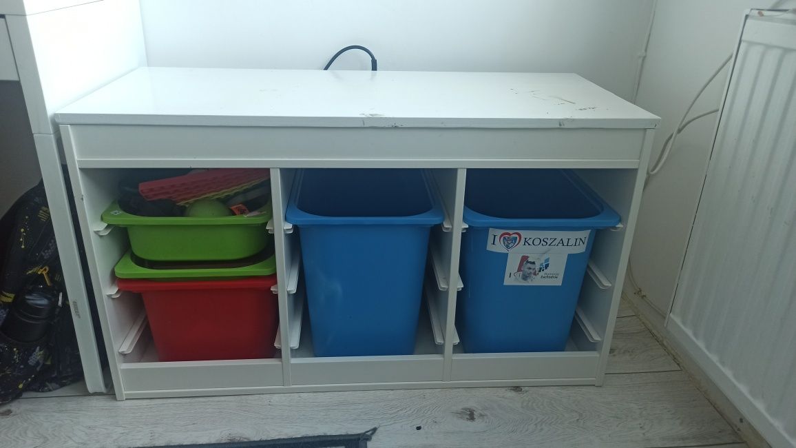 Ikea Trofast z pojemnikami