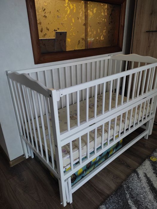 Дитяче ліжечко з матрацом та бортиками