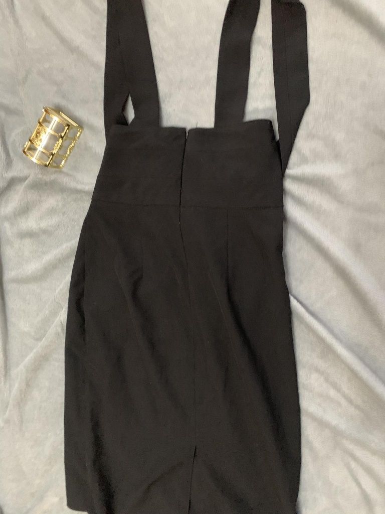 Czarna sukienka z szelkami Fox 38/M