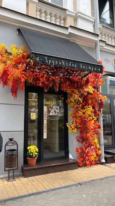 Квіткові стіни,дерева,сезонне оформлення штучними квітами закладів