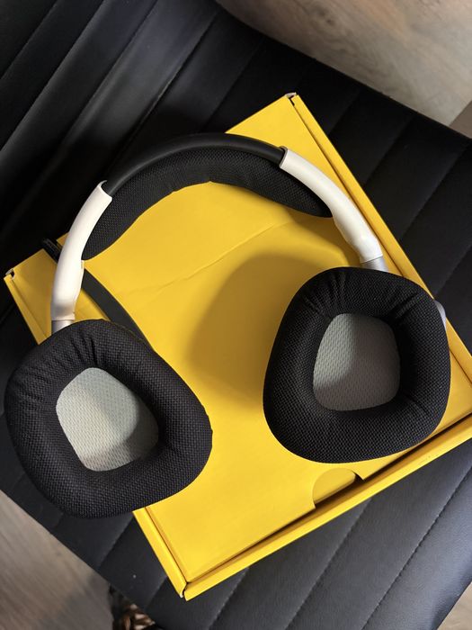 Ігрові бездротові навушники Corsair з підсвідкою