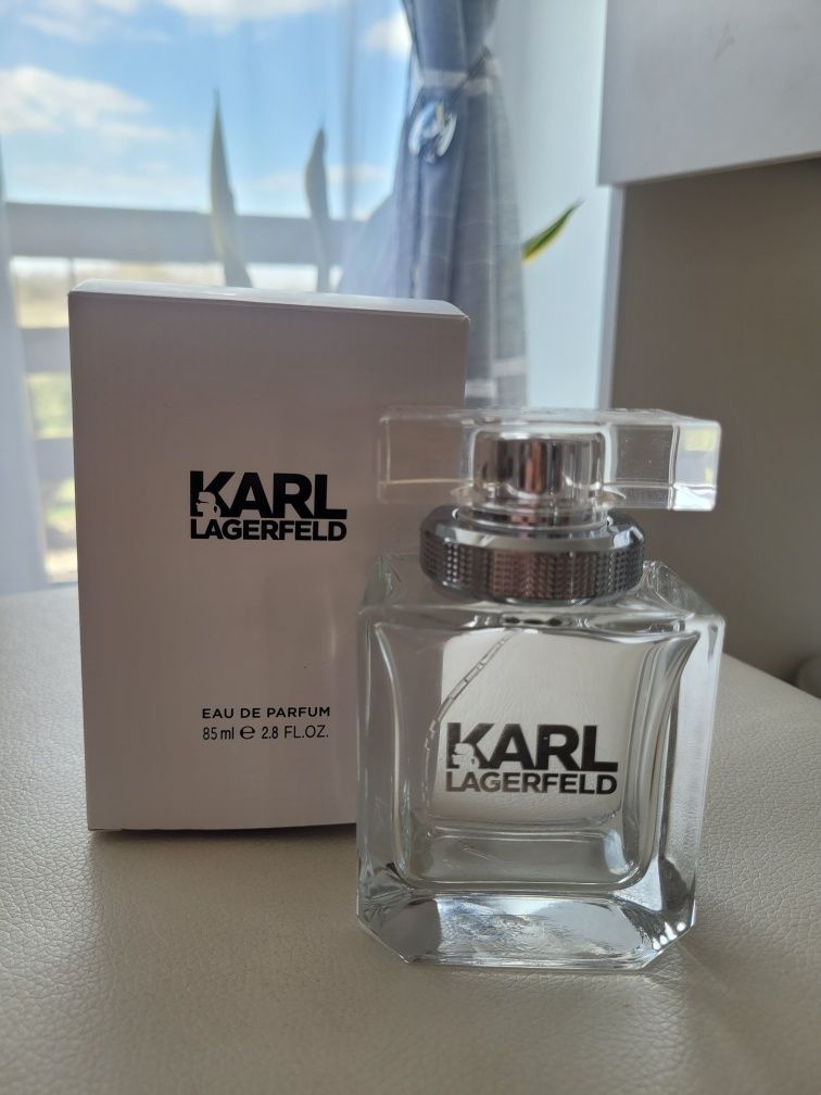 Orginalne butelki po perfumach z opakaowaniem