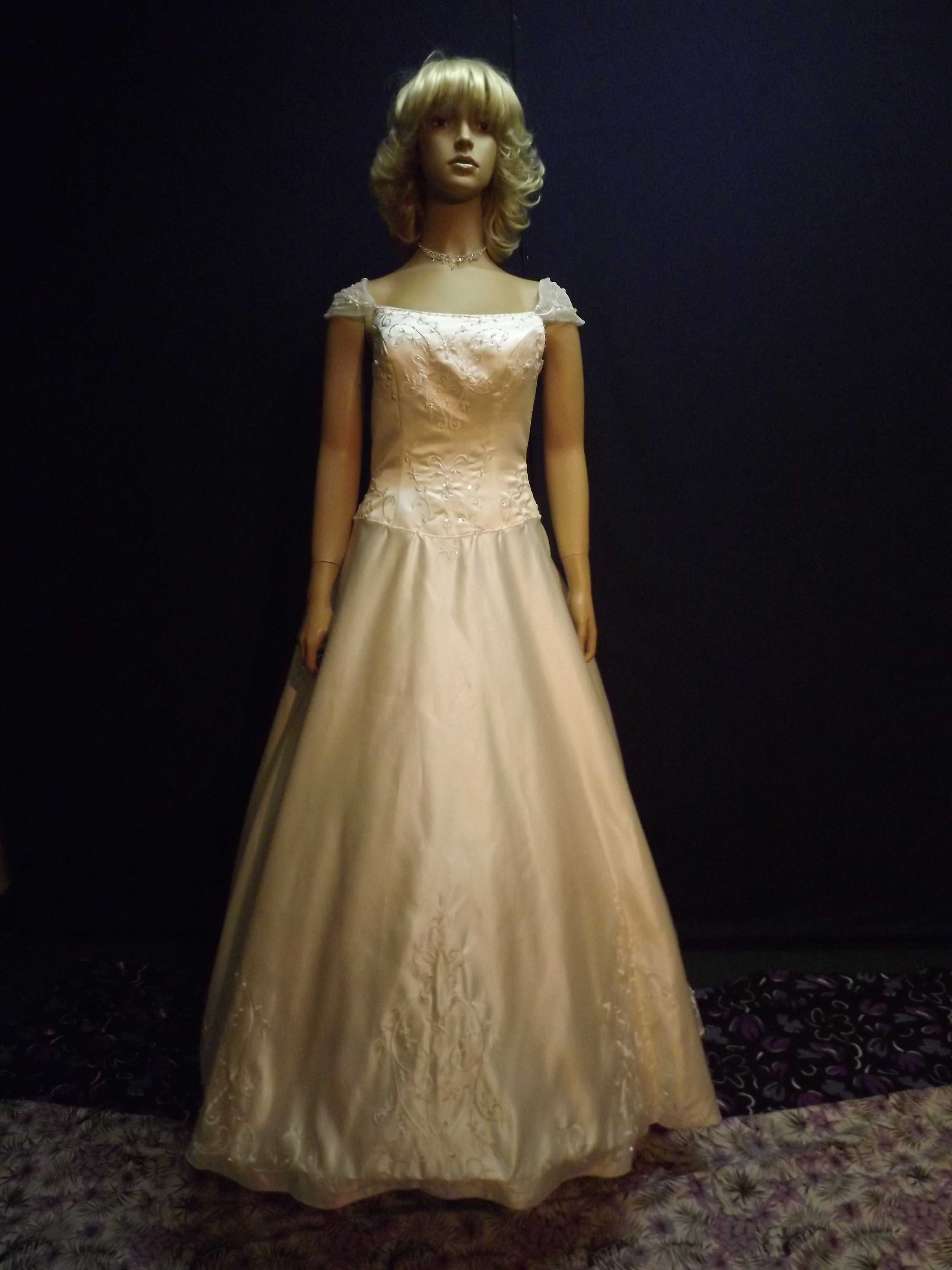 Sukienka ślubna z wycięciem na placach rozmiar 38-40