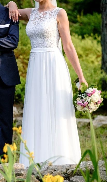 Suknia ślubna Aurelia z rozcięciem muślin koronka