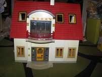 Duży piętrowy dom rodzinny, playmobil 4279 plus dodatkowe oświetlenie