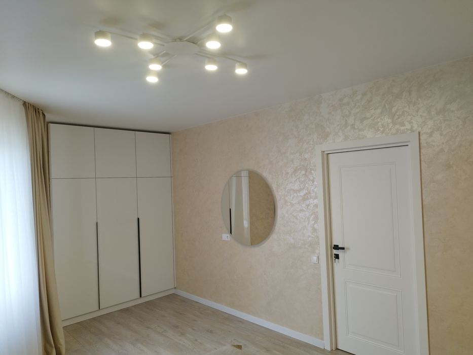 продам 2 кімнатну квартиру в центрі