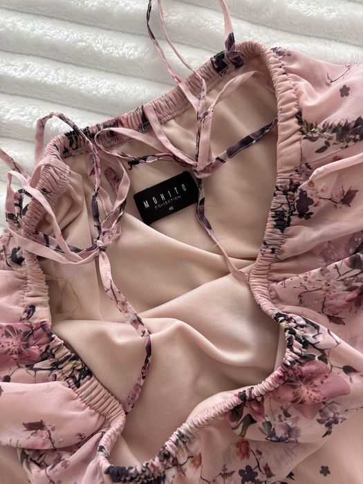 Рожева сукня з квітковим принтом