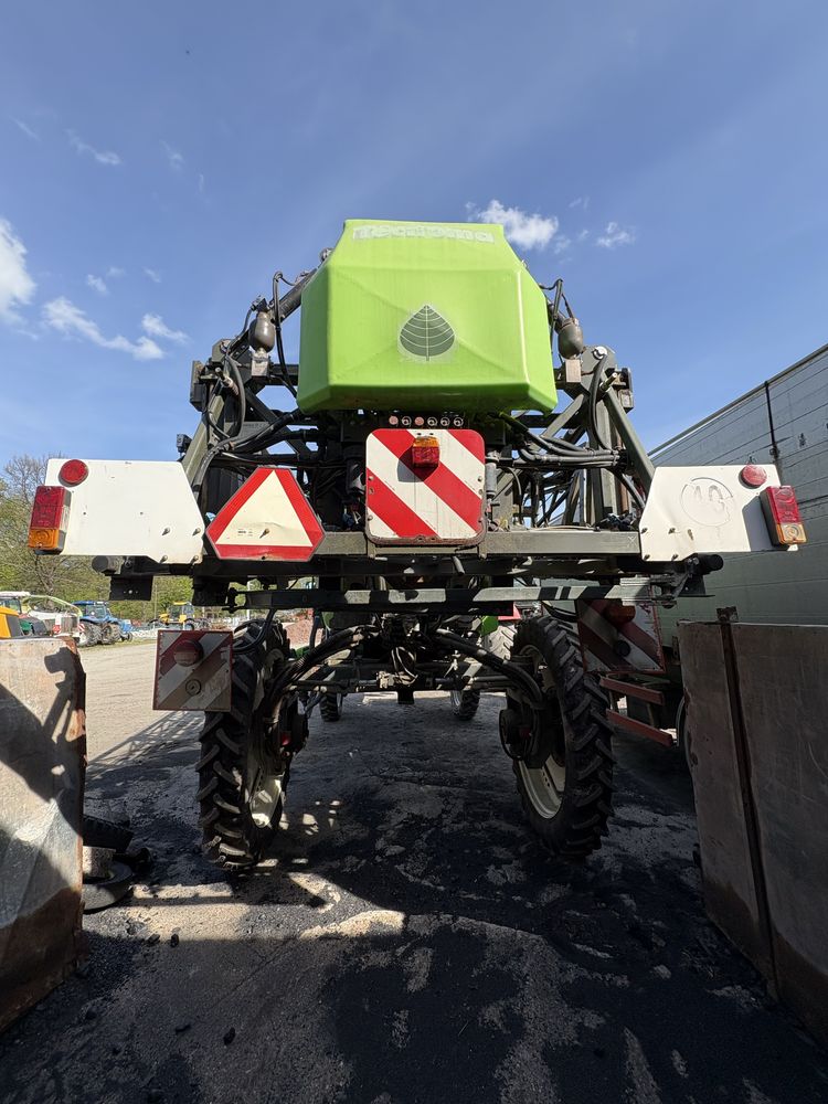 Opryskiwacz zamojezdny Tecnoma 4000