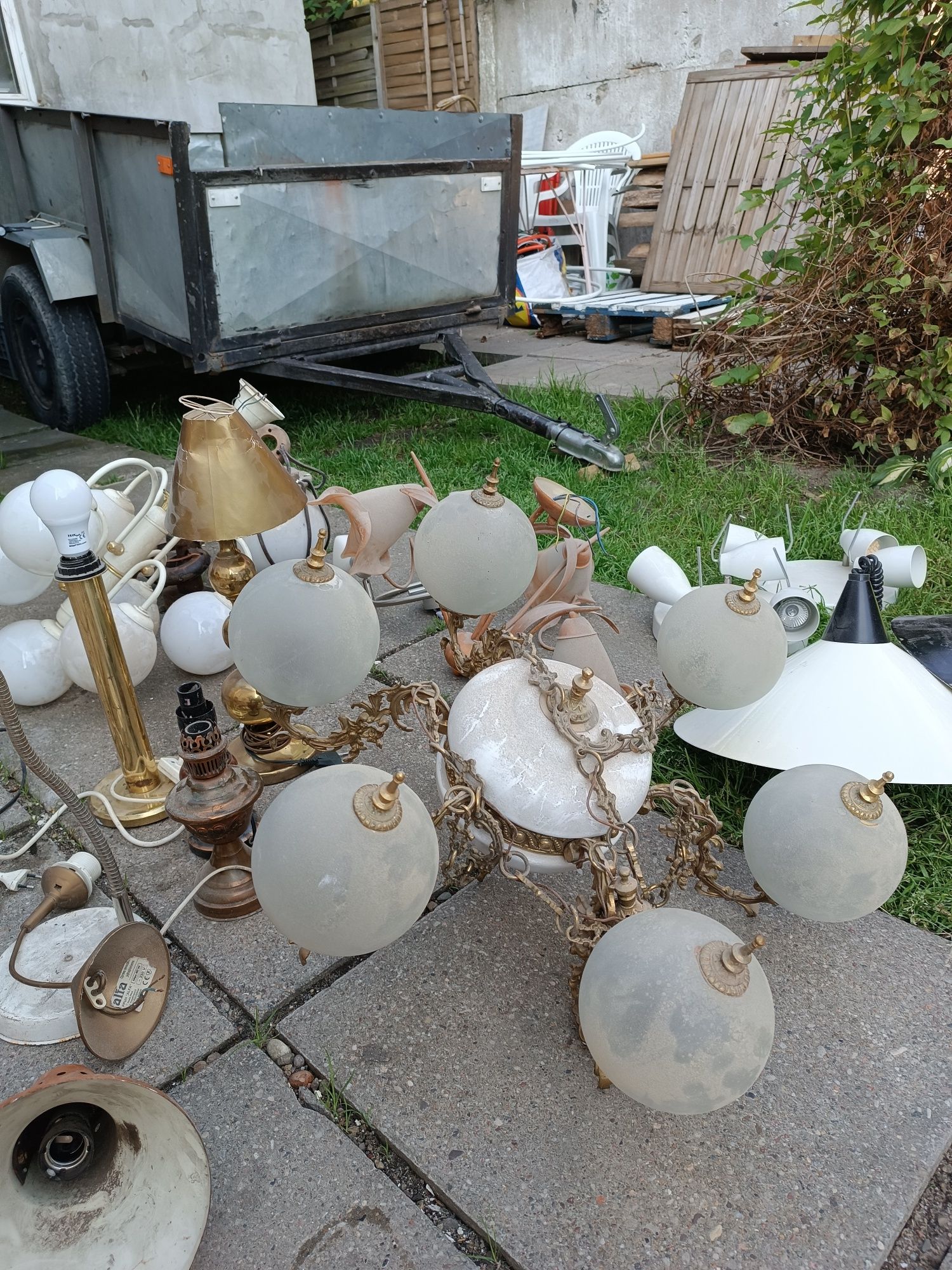Lampy sufitowe i stołowe