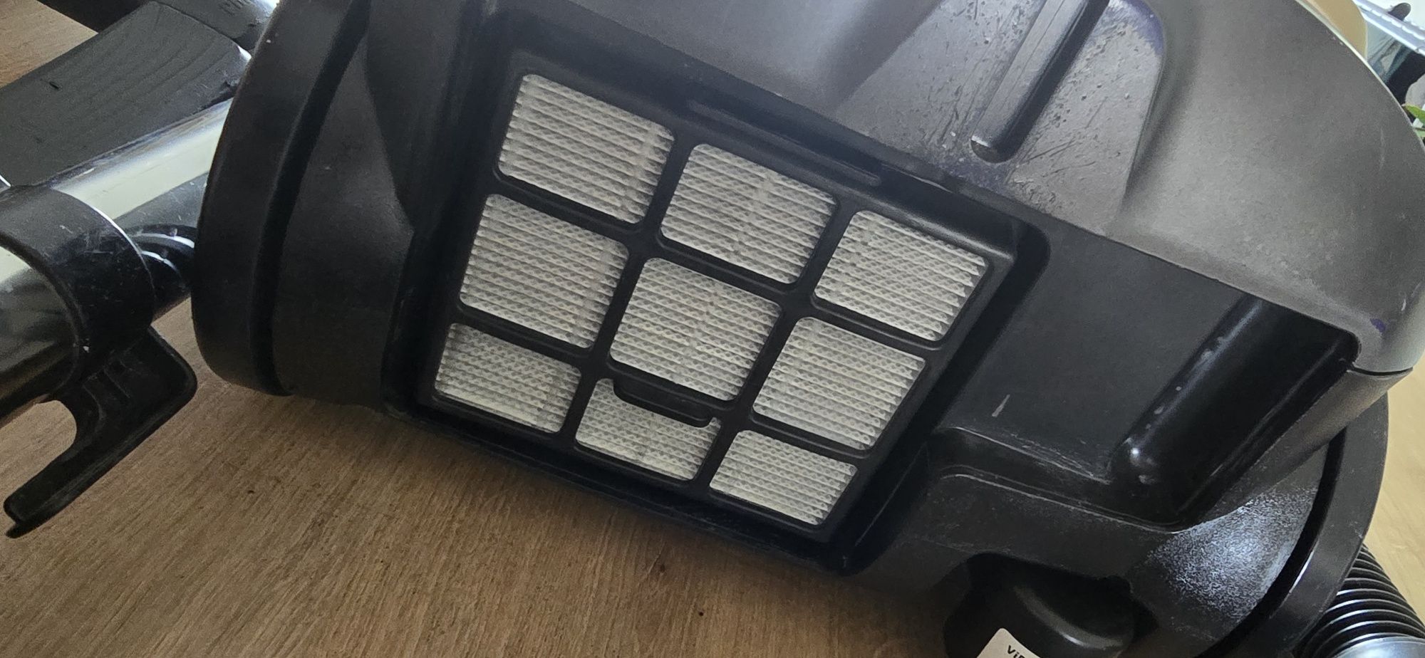 Mocny mały odkurzacz Amica Zephyr o mocy 900W.