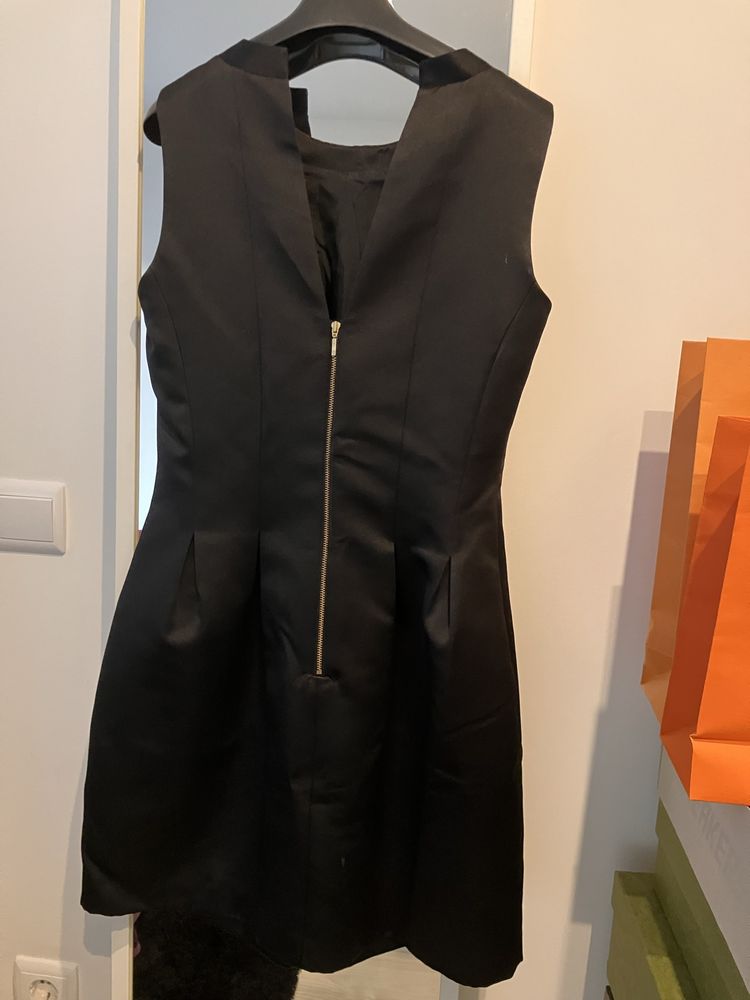Vestido preto acetinado