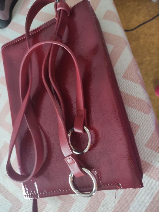 Pochete vermelho envernizada