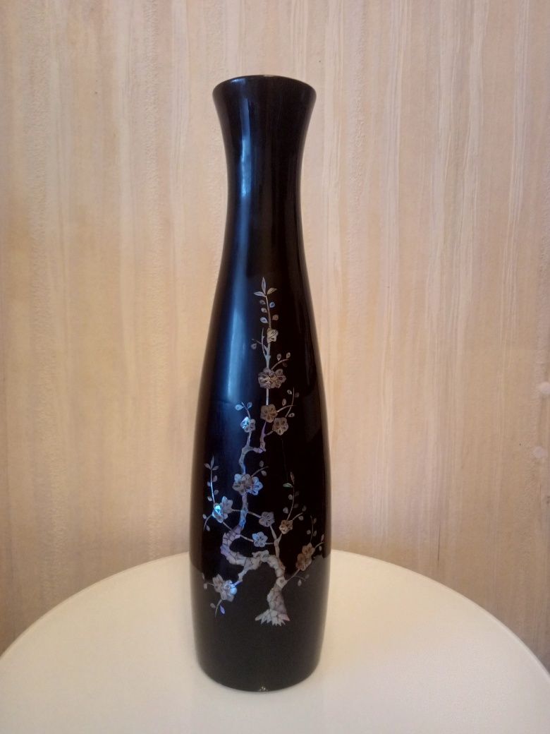 Деревянная ваза с инкрустацией натурального перламутра