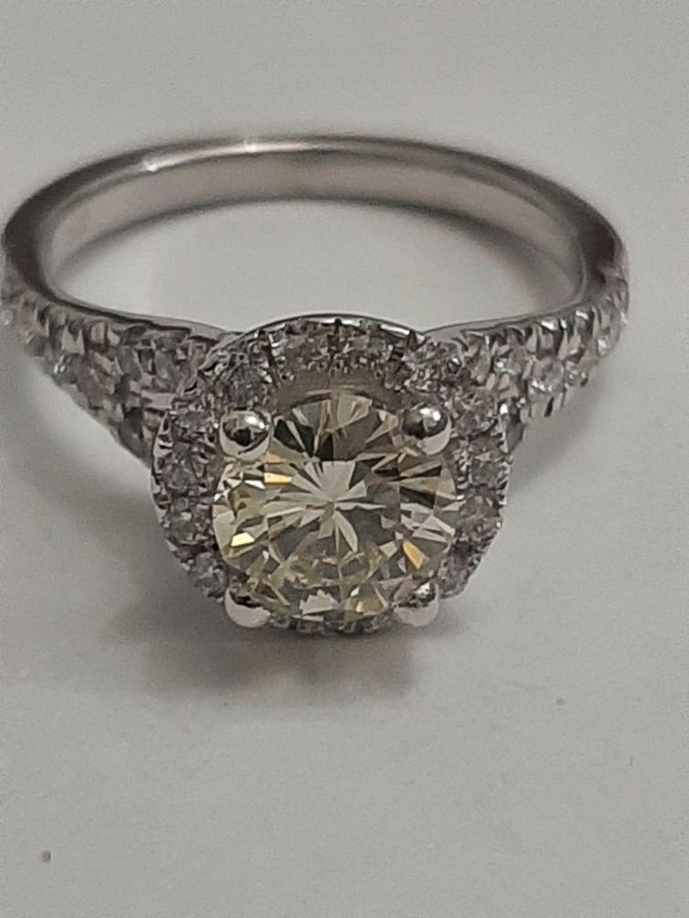 Золотое кольцо с бриллиантами 1.61 карат.