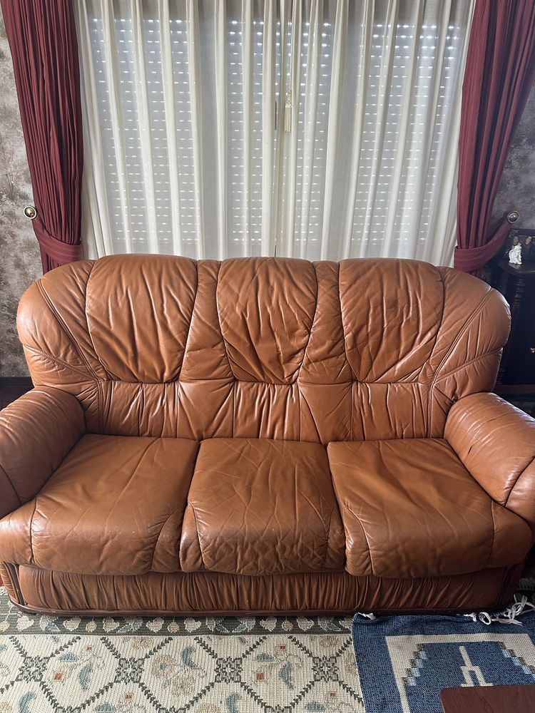 Sofa em pele castanho