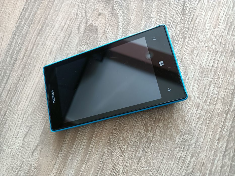 Nokia Lumia 520. iPhone
