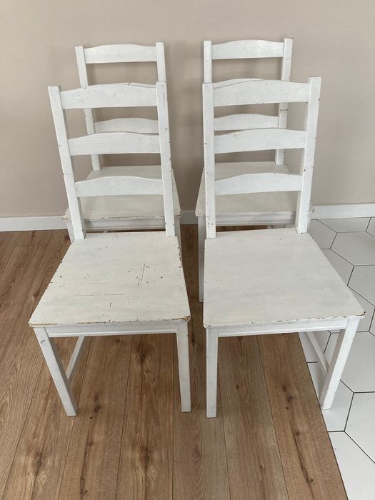 Krzesła drewniane komplet