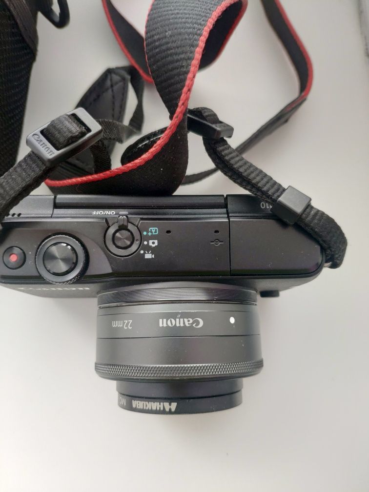 Фотоаппарат Canon EOS M10 с объективом 22 мм f1:2