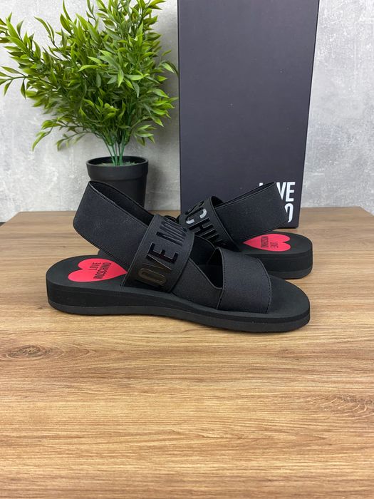 Damskie buty Love Moschino r. 35 – designerskie klapki z logo