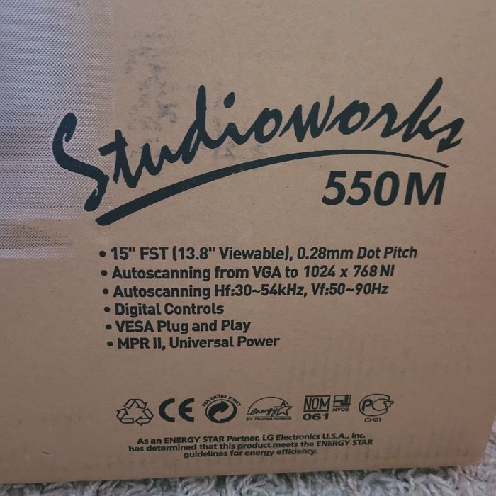 Monitor LG Studioworks 550M