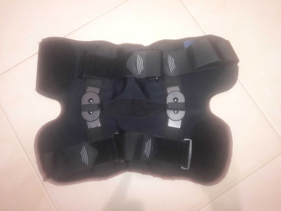 Stabilizator stawu kolanowego z szynami otwarty - Timago, rozmiar L