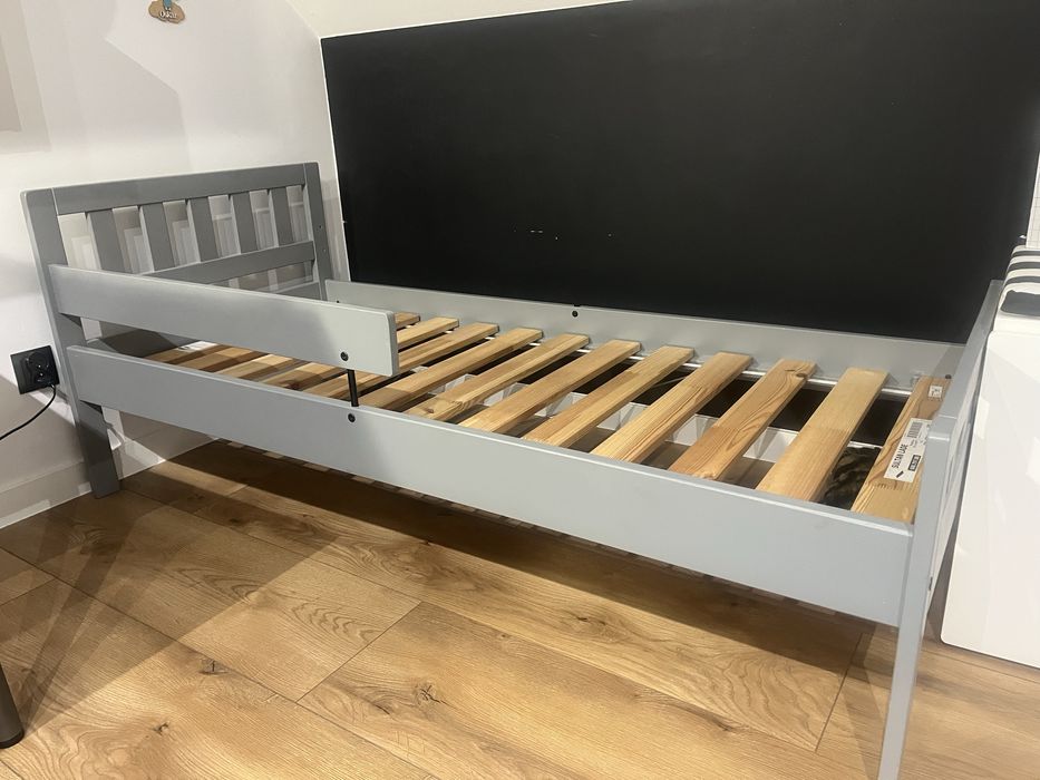 Rama lożka IKEA MYGGA z materacem VYSSA