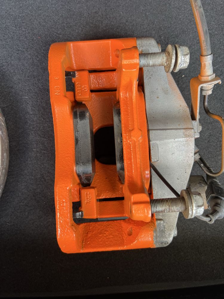 Комплект передних тормозов под 340/345 диск VW Volkswagen PQ