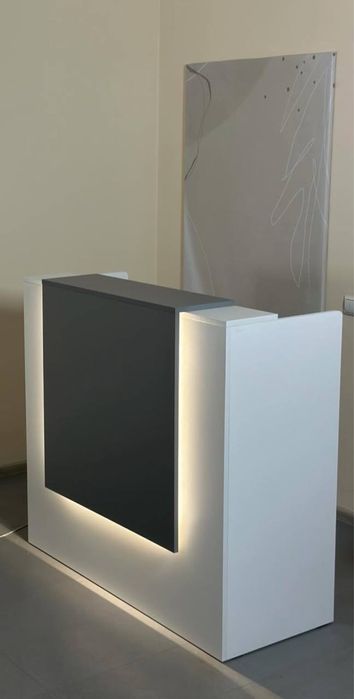 Ресепшн, стіл для адміністратора