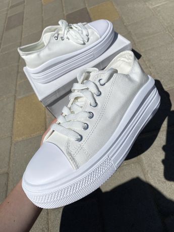 Нові кросівки жіночі, білі, 39 розмір