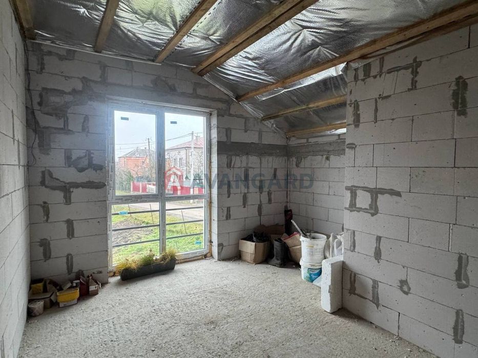 Продається 2 пов.будинок з ділянкою.