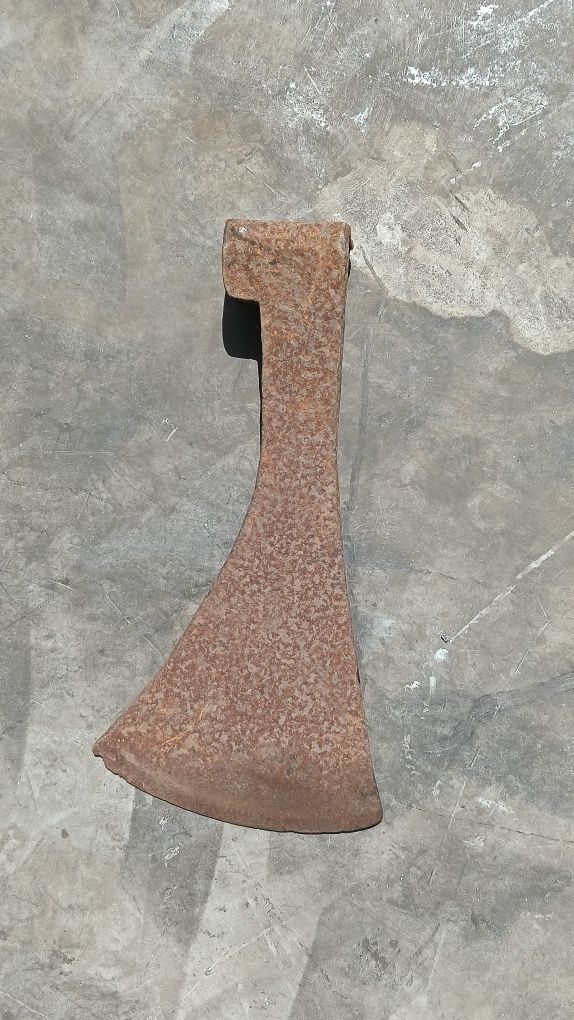 Cabeça de machado antigo