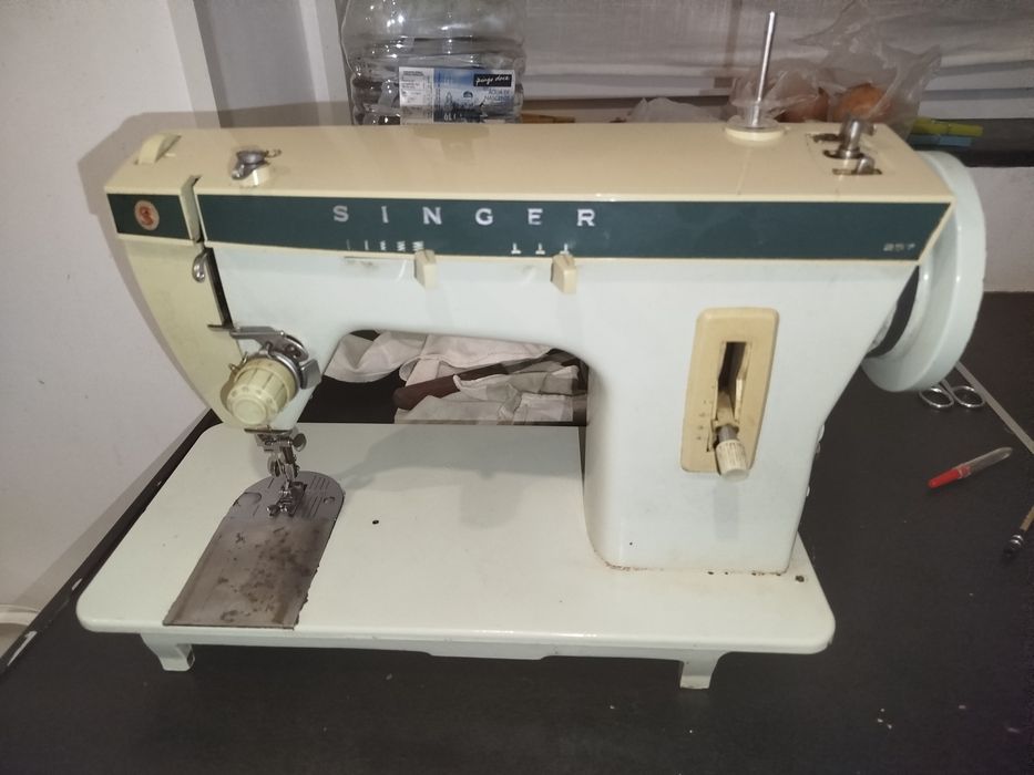 Máquina de costura Singer