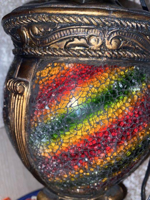 Продам настрльную лампу, красивую . Высота 80 см.Регулируется яркость.