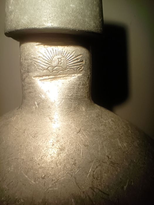 Cantil militar antigo