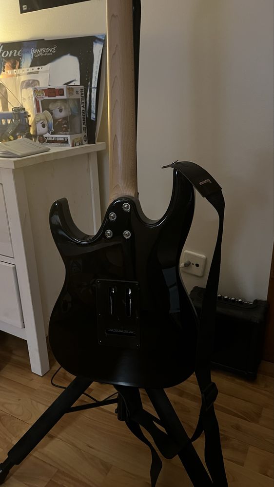 Guitarra Ibanez + Acessórios
