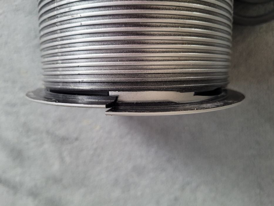 Listwa zasilająca podblatowa