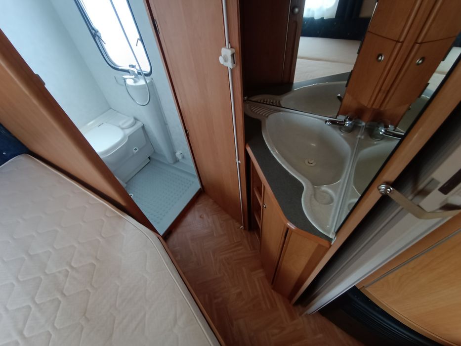 Adria 462 DP-łóżko francuskie,przedsionek,posezonowa wyprzedaż
